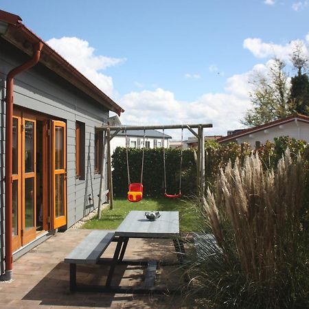Villa Emilia - Gemuetliches Kinderfreundliches Blockhaus Mit Umzaeuntem Garten Sint Annaland Exteriör bild