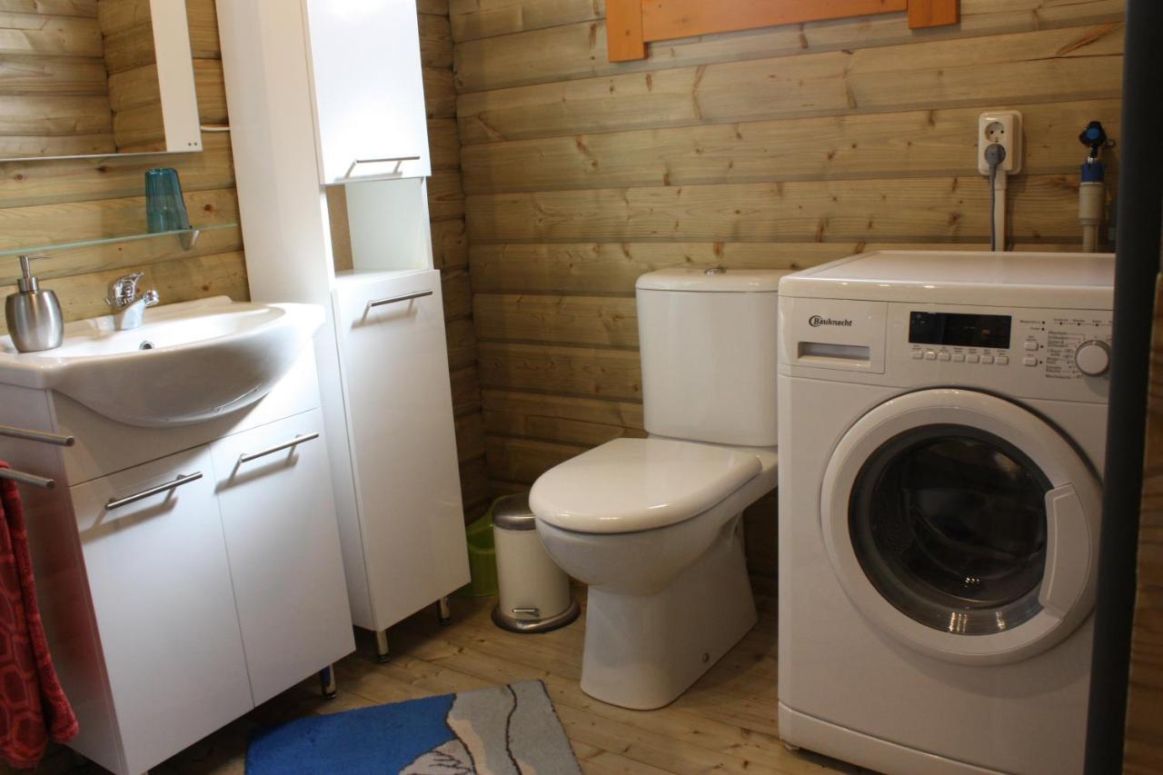 Villa Emilia - Gemuetliches Kinderfreundliches Blockhaus Mit Umzaeuntem Garten Sint Annaland Exteriör bild