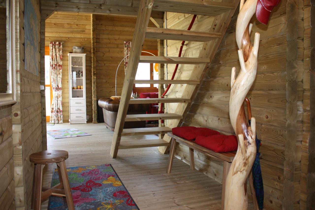 Villa Emilia - Gemuetliches Kinderfreundliches Blockhaus Mit Umzaeuntem Garten Sint Annaland Exteriör bild