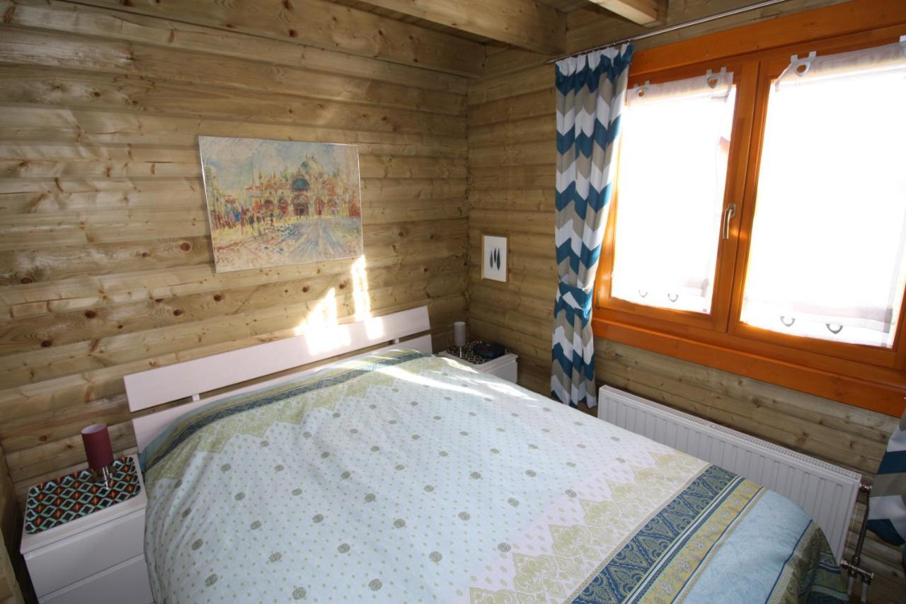 Villa Emilia - Gemuetliches Kinderfreundliches Blockhaus Mit Umzaeuntem Garten Sint Annaland Exteriör bild