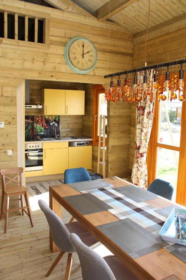 Villa Emilia - Gemuetliches Kinderfreundliches Blockhaus Mit Umzaeuntem Garten Sint Annaland Exteriör bild