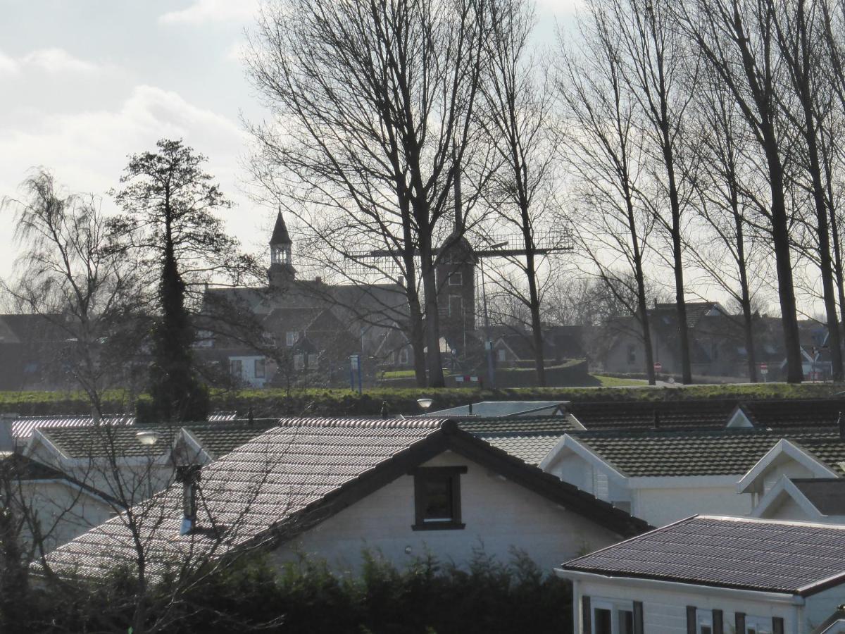 Villa Emilia - Gemuetliches Kinderfreundliches Blockhaus Mit Umzaeuntem Garten Sint Annaland Exteriör bild