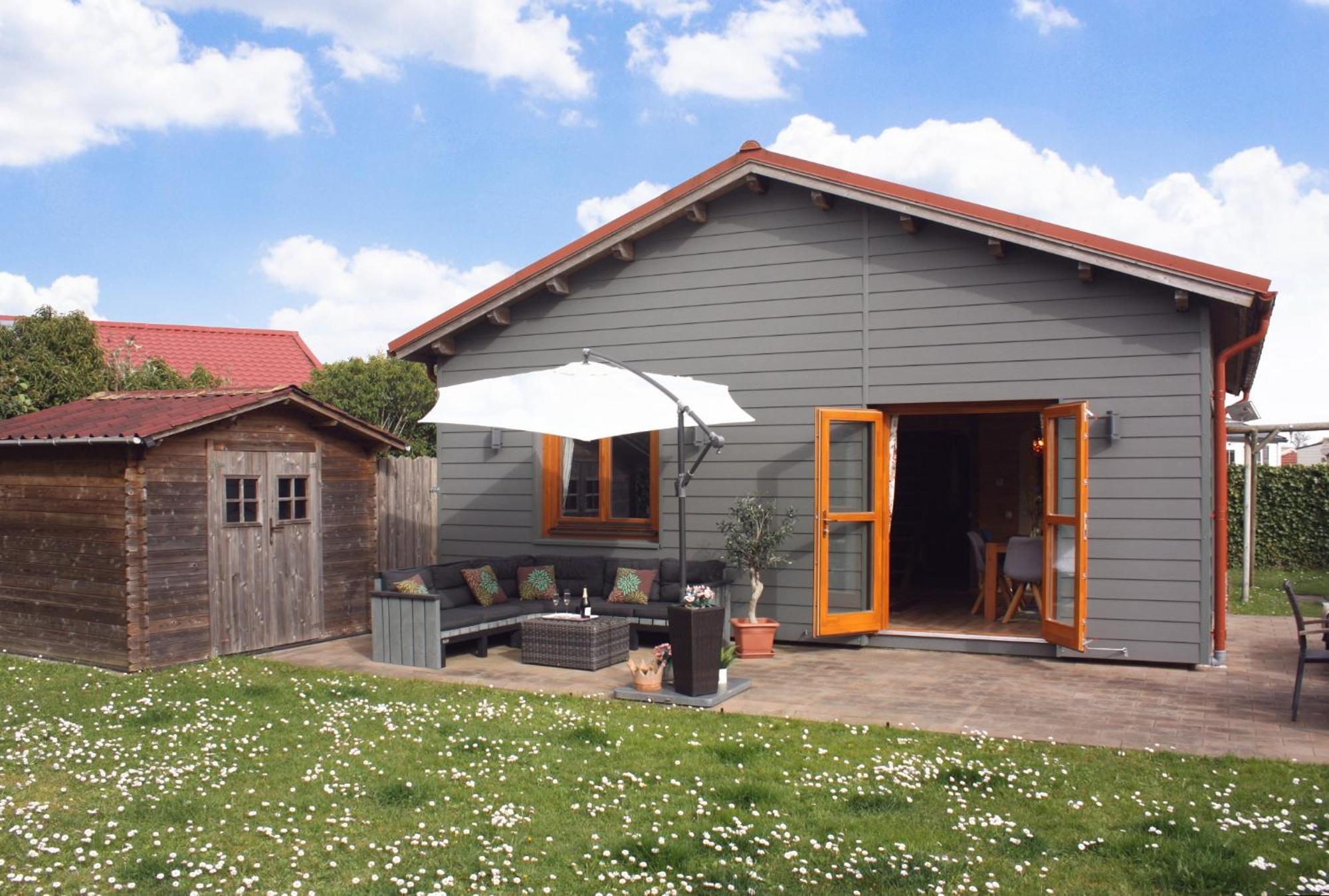 Villa Emilia - Gemuetliches Kinderfreundliches Blockhaus Mit Umzaeuntem Garten Sint Annaland Exteriör bild
